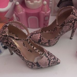 Animal print snake Andrea stiletto heels. Size 6